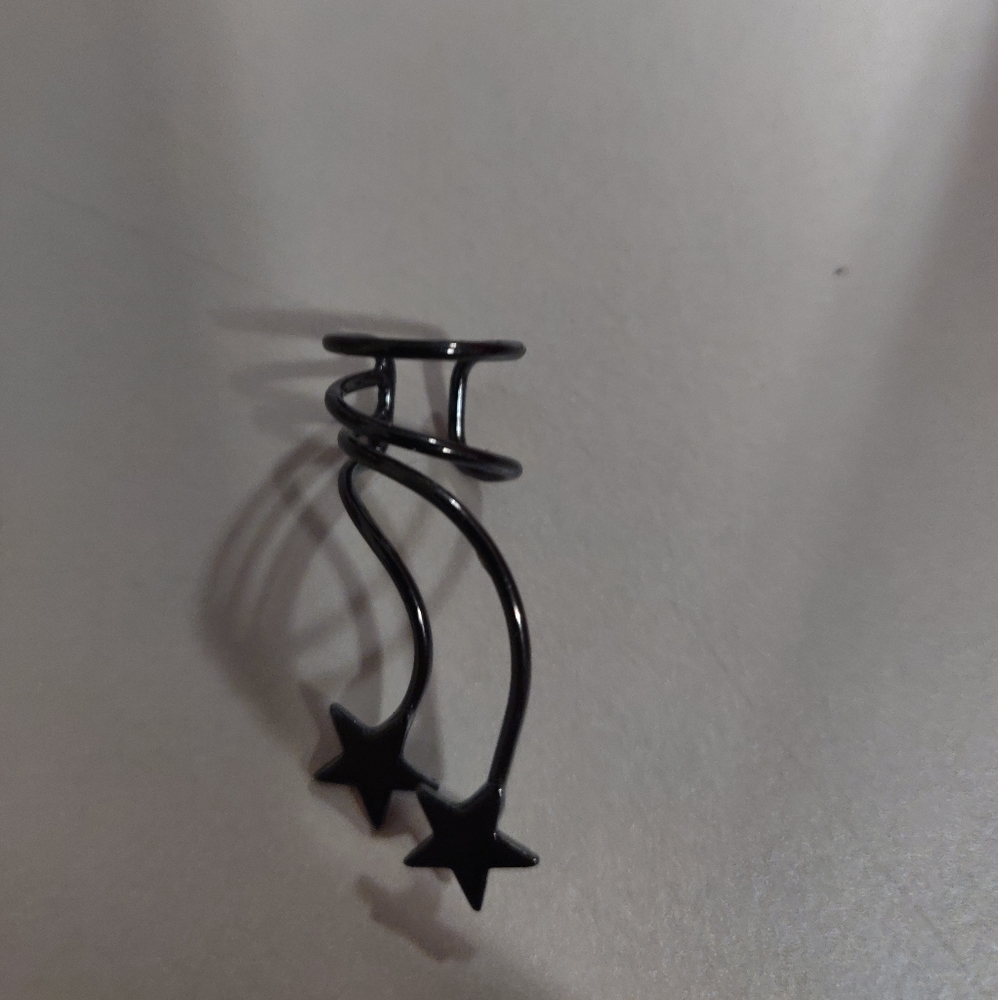 Claire's ear cuff